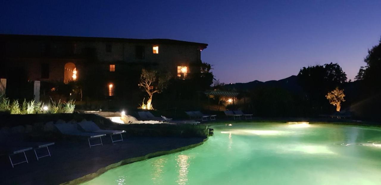 Agriturismo Podere Conti Filattiera Exterior foto