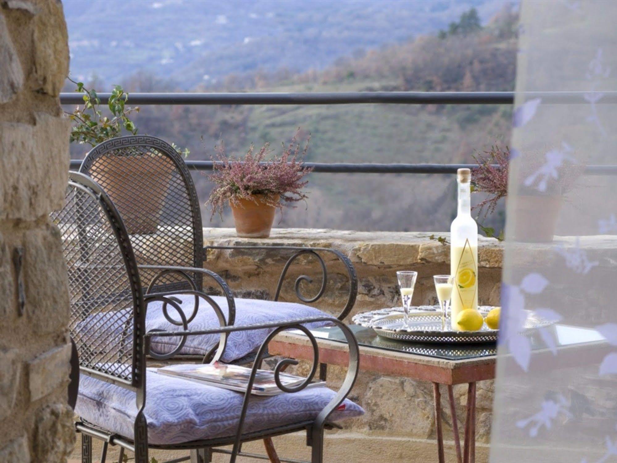 Agriturismo Podere Conti Filattiera Exterior foto