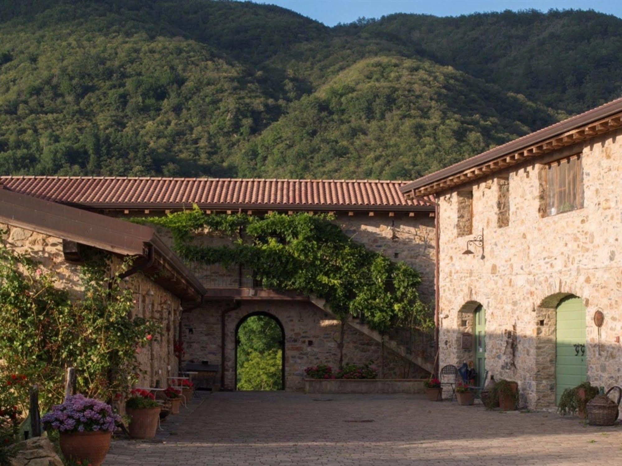 Agriturismo Podere Conti Filattiera Exterior foto