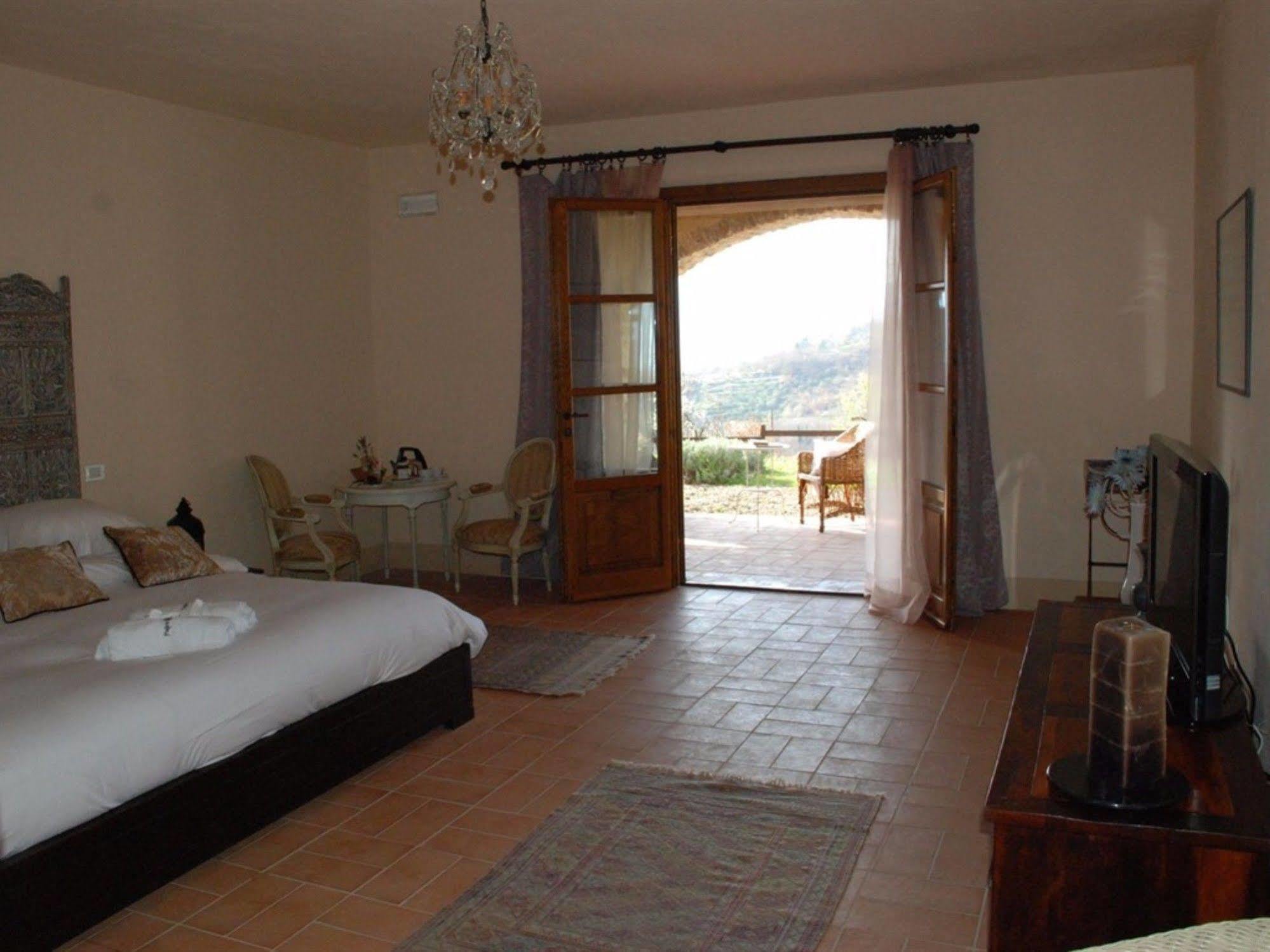 Agriturismo Podere Conti Filattiera Exterior foto