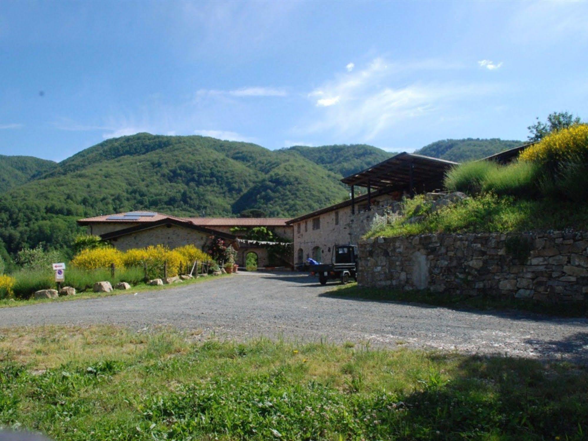 Agriturismo Podere Conti Filattiera Exterior foto
