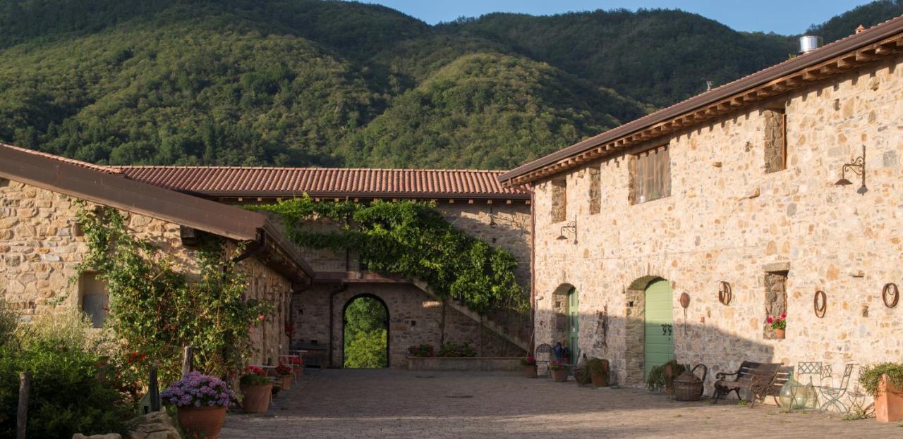 Agriturismo Podere Conti Filattiera Exterior foto